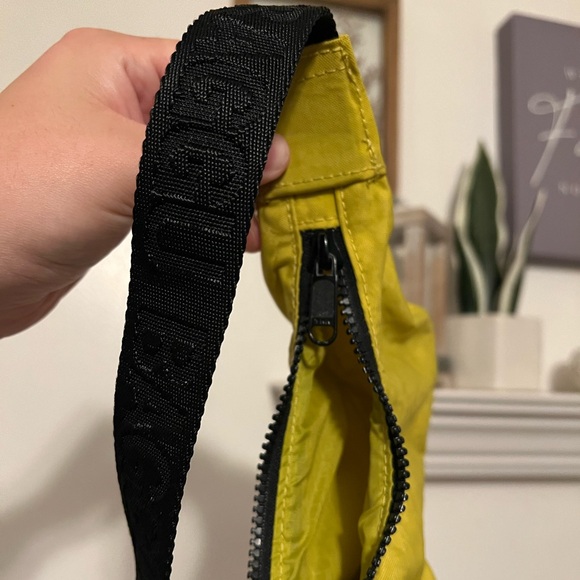 Baggu “Sour” Mini Crescent Bag UO Exclusive Color - Picture 5 of 8